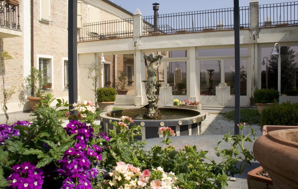 Relais Villa Roncuzzi Russi Bagian luar foto