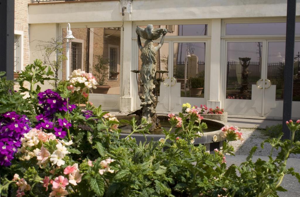 Relais Villa Roncuzzi Russi Bagian luar foto