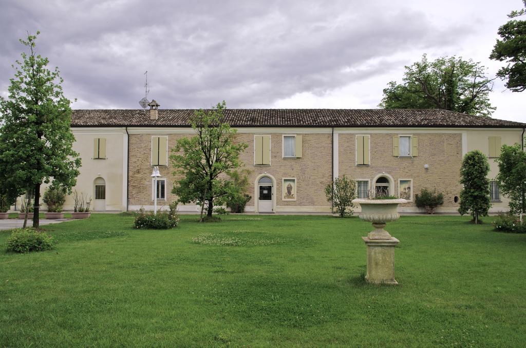 Relais Villa Roncuzzi Russi Bagian luar foto