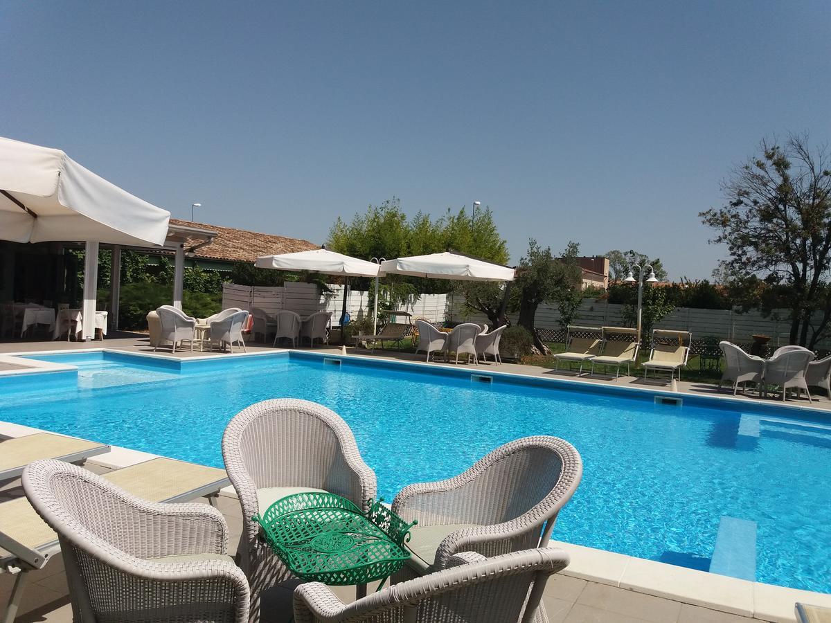 Relais Villa Roncuzzi Russi Bagian luar foto